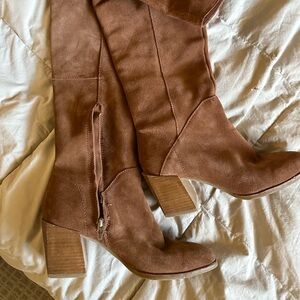 Suede Knee Hugh Boots